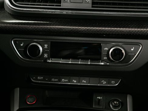 Used 2023 Audi SQ5 Prestige w/ Prestige Package image 45