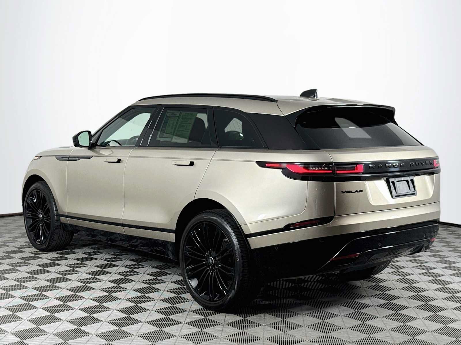 Used 2026 Land Rover Range Rover Velar Dynamic SE AWD/4WD image 7