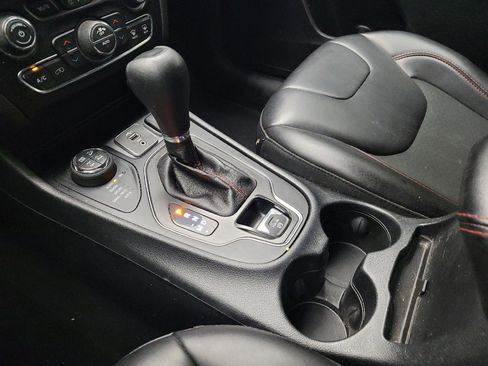 Used 2019 Jeep Cherokee Trailhawk w/ Cold Weather Group AWD/4WD image 26
