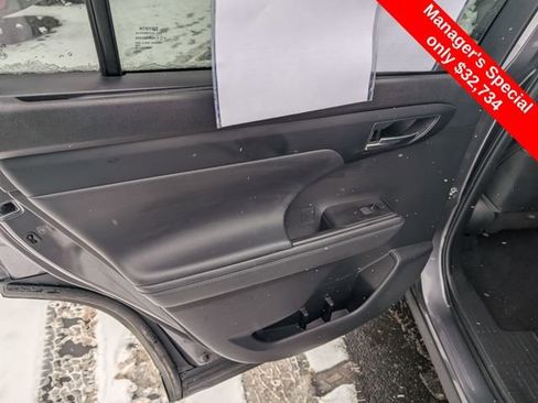 Used 2022 Toyota Highlander XLE image 11