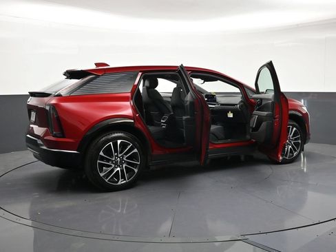 Certified 2025 Cadillac Optiq Sport 1 AWD/4WD image 32