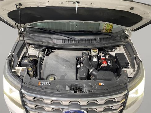 Used 2016 Ford Explorer XLT AWD/4WD image 28