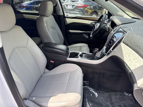 Used 2013 Cadillac SRX Luxury image 17