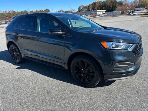 Used 2024 Ford Edge SE w/ Black Appearance Package image 9