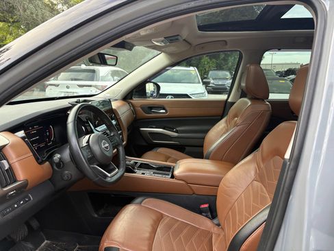 Used 2023 Nissan Pathfinder Platinum w/ Cargo Package FWD image 7