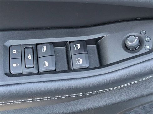 Used 2024 Jeep Grand Cherokee Limited image 12