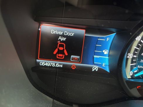 Used 2019 Ford Fusion SE FWD image 14