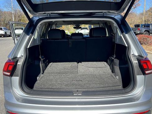 Used 2022 Volkswagen Tiguan SE w/ Panoramic Sunroof Package image 27
