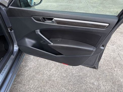 Used 2017 Volkswagen Passat 1.8T SE image 22