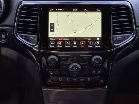 Used 2019 Jeep Grand Cherokee Altitude image 32