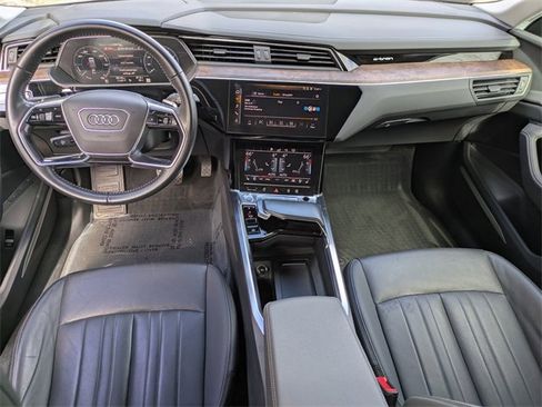 Used 2019 Audi e-tron Premium Plus image 4