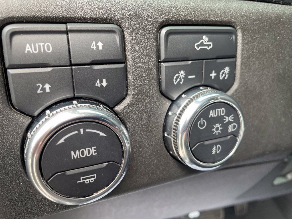 Used 2024 GMC Sierra 1500 Elevation w/ Preferred Package AWD/4WD image 18