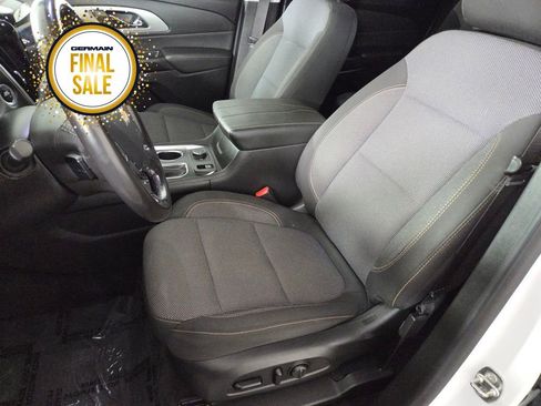 Used 2020 Chevrolet Traverse LT image 16
