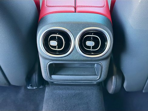 Used 2025 Mercedes-Benz GLC 300 4MATIC image 20