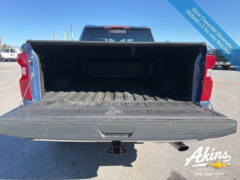 Used 2024 Chevrolet Silverado 2500 LT w/ Convenience Package image 9