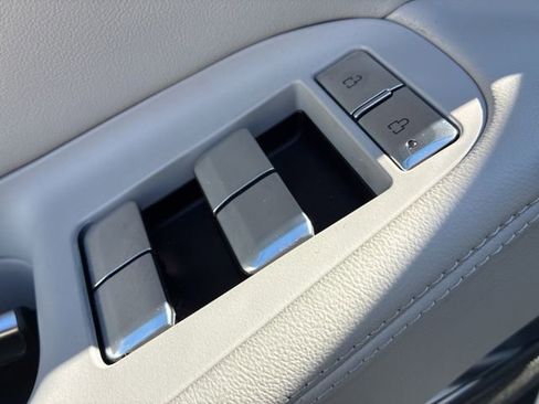 Used 2025 Lincoln Navigator L Reserve image 21