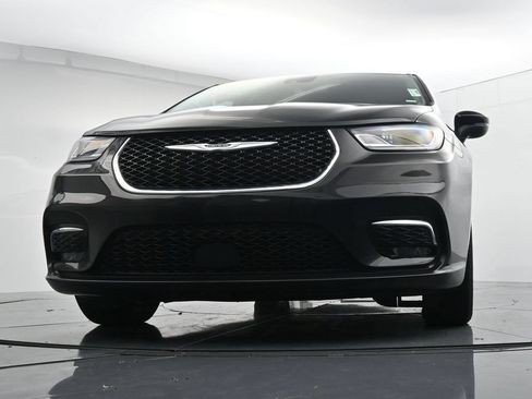 Used 2023 Chrysler Pacifica Touring-L FWD image 33