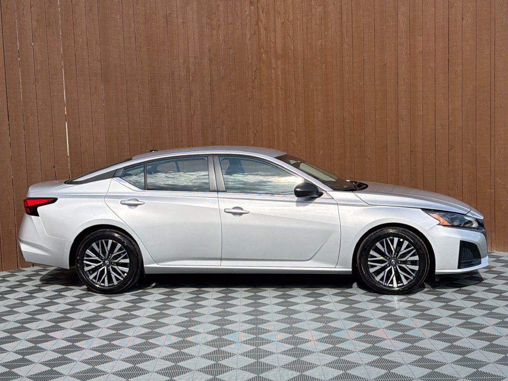 Used 2026 Nissan Altima 2.5 SV FWD image 12