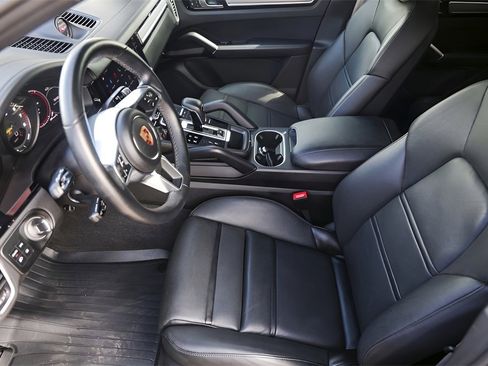 Used 2022 Porsche Cayenne Platinum Edition image 11