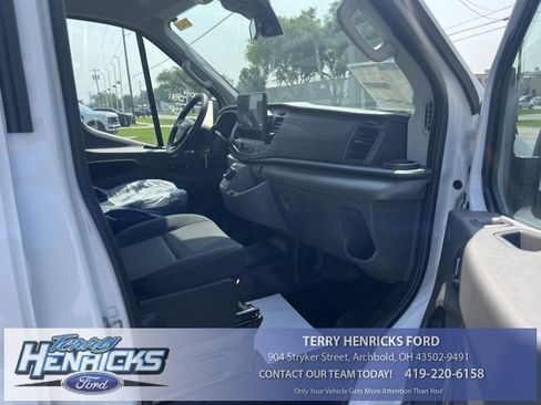New 2023 Ford E-Transit Medium Roof image 9