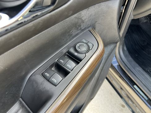 Used 2020 GMC Acadia SLE image 14