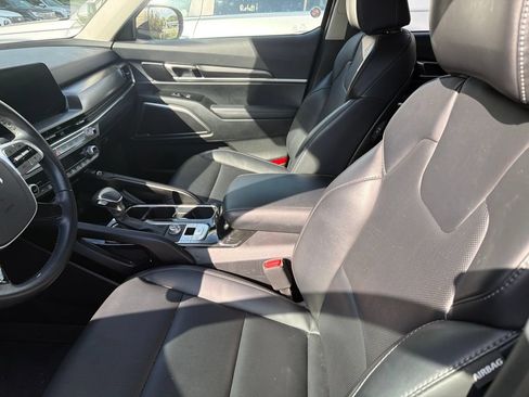 Used 2025 Kia Telluride S FWD image 3