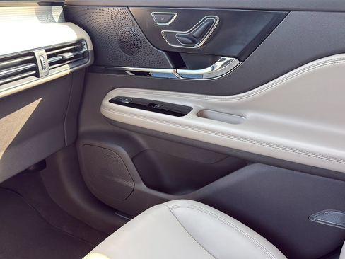 Certified 2024 Lincoln Corsair FWD image 24