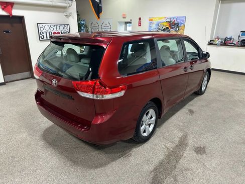 Used 2012 Toyota Sienna FWD image 10
