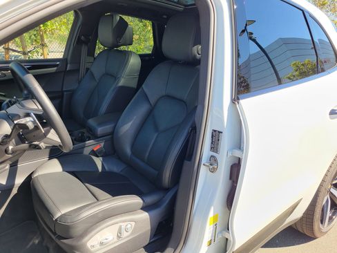 Used 2025 Porsche Macan image 5