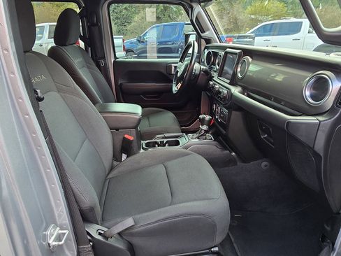 Used 2021 Jeep Wrangler Unlimited Sahara w/ Uconnect 4C Nav & Sound Group image 7