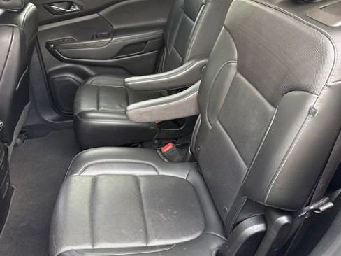Used 2021 GMC Acadia SLT w/ Elevation Edition FWD image 4