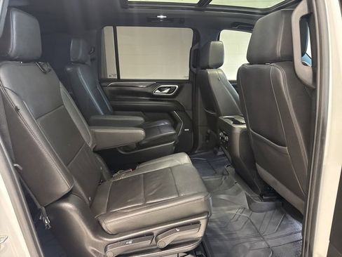 Certified 2024 Chevrolet Suburban Z71 w/ Luxury Package image 10