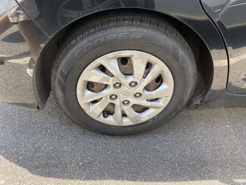 Used 2018 Hyundai Elantra SE FWD image 7