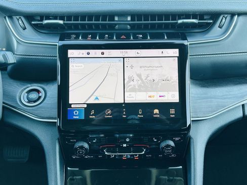 Used 2023 Jeep Grand Cherokee Limited w/ Black Appearance Package image 23