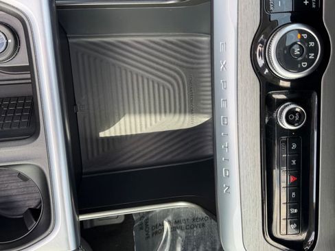 Used 2025 Ford Expedition Max Platinum AWD/4WD image 34