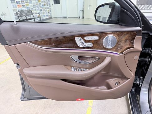 Used 2017 Mercedes-Benz E 300 4MATIC image 29