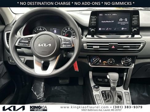 Used 2023 Kia Seltos LX AWD/4WD image 2
