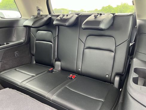 Used 2023 Nissan Pathfinder SL w/ Black Appearance Package FWD image 10