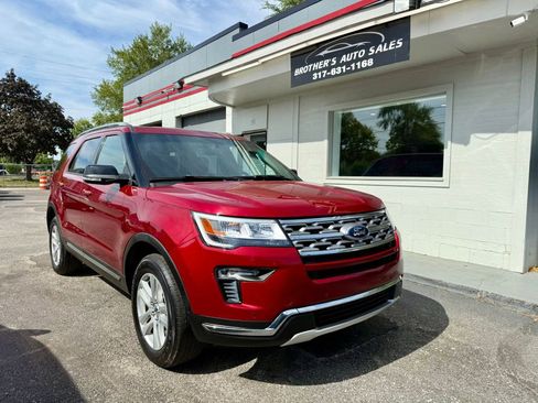 Used 2018 Ford Explorer XLT w/ Equipment Group 202A image 5