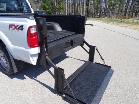Used 2015 Ford F250 4x4 SuperCab FX4 w/ Power Equipment Group image 10