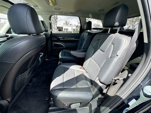 Used 2025 Kia Telluride S FWD image 26