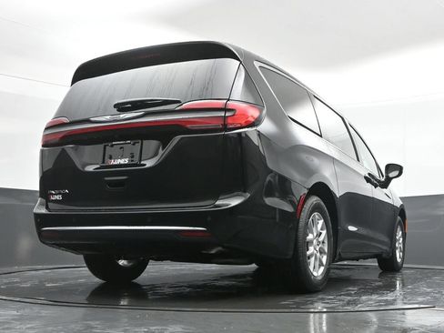 New 2026 Chrysler Pacifica Select FWD image 38