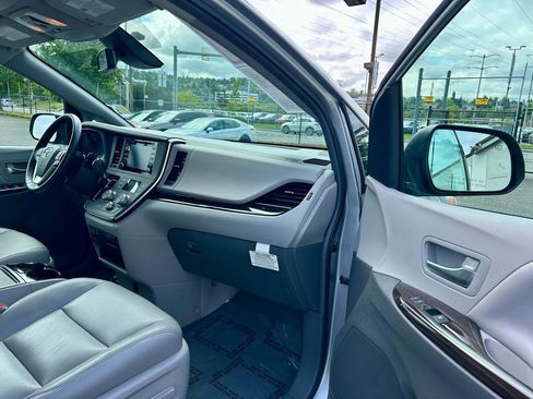 Certified 2019 Toyota Sienna XLE w/ XLE Navigation Package AWD/4WD image 17