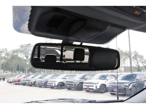 Used 2025 Ford F250 Lariat w/ FX4 Off-Road Package image 22