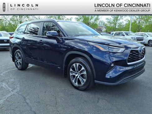 Used 2023 Toyota Highlander XLE AWD/4WD image 1