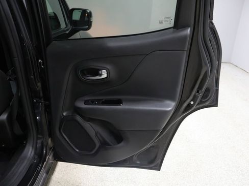 Used 2022 Jeep Renegade Altitude image 27