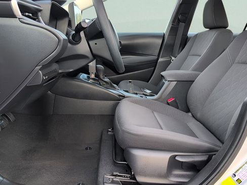 Used 2023 Toyota Corolla LE image 33