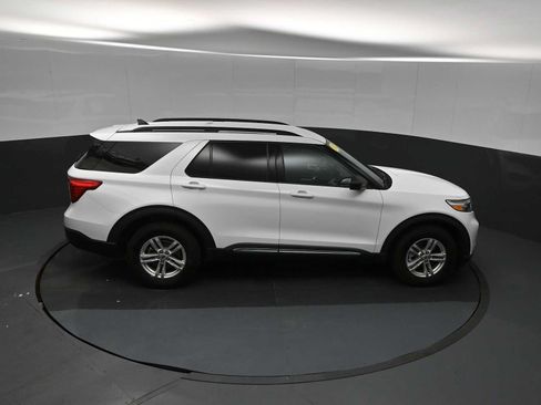 Used 2023 Ford Explorer XLT AWD/4WD image 46