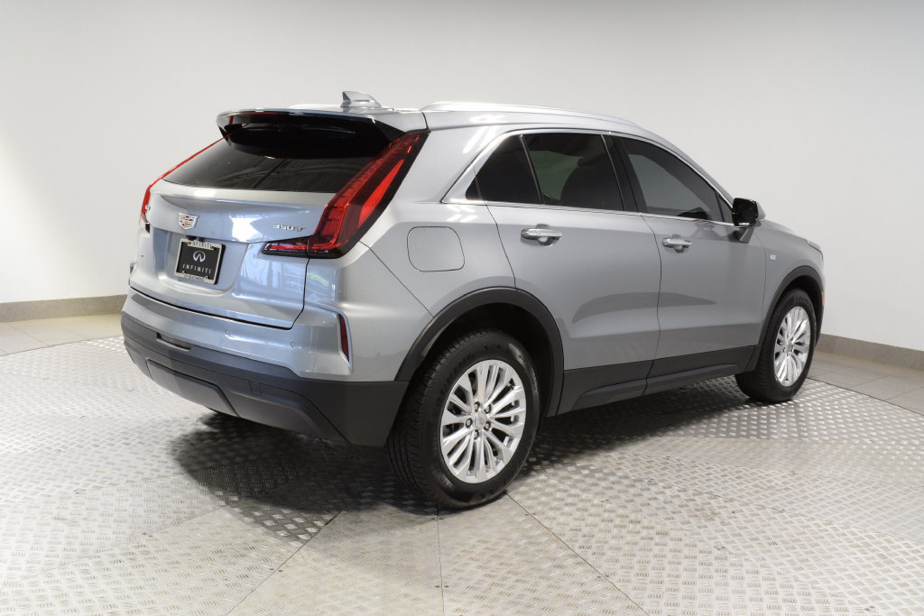 Used 2024 Cadillac XT4 Luxury w/ Cold Weather Package AWD/4WD image 11