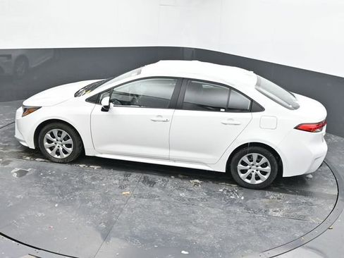 Used 2025 Toyota Corolla LE image 37